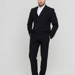 Двубортный черный костюм